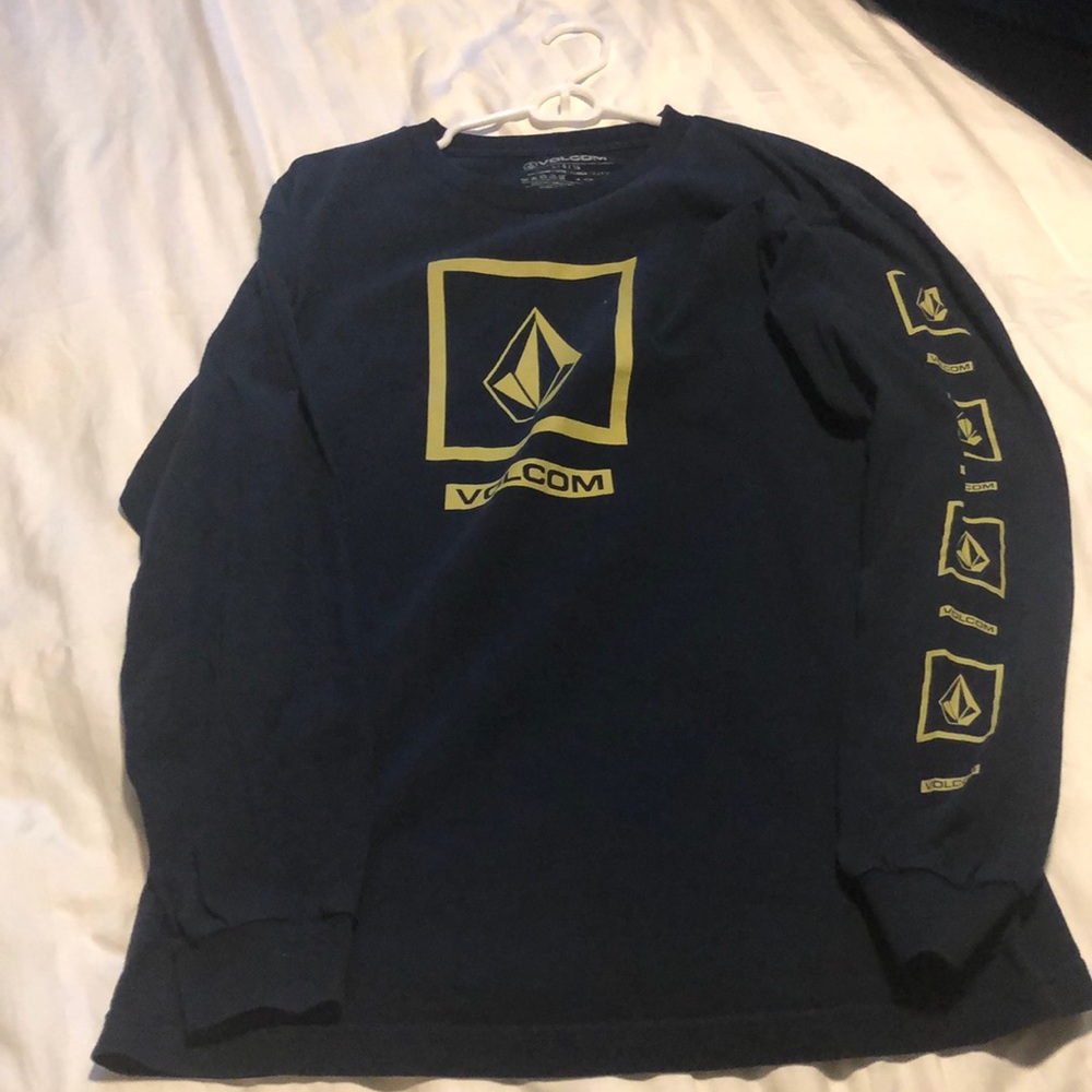 Volcom size large long sleeve